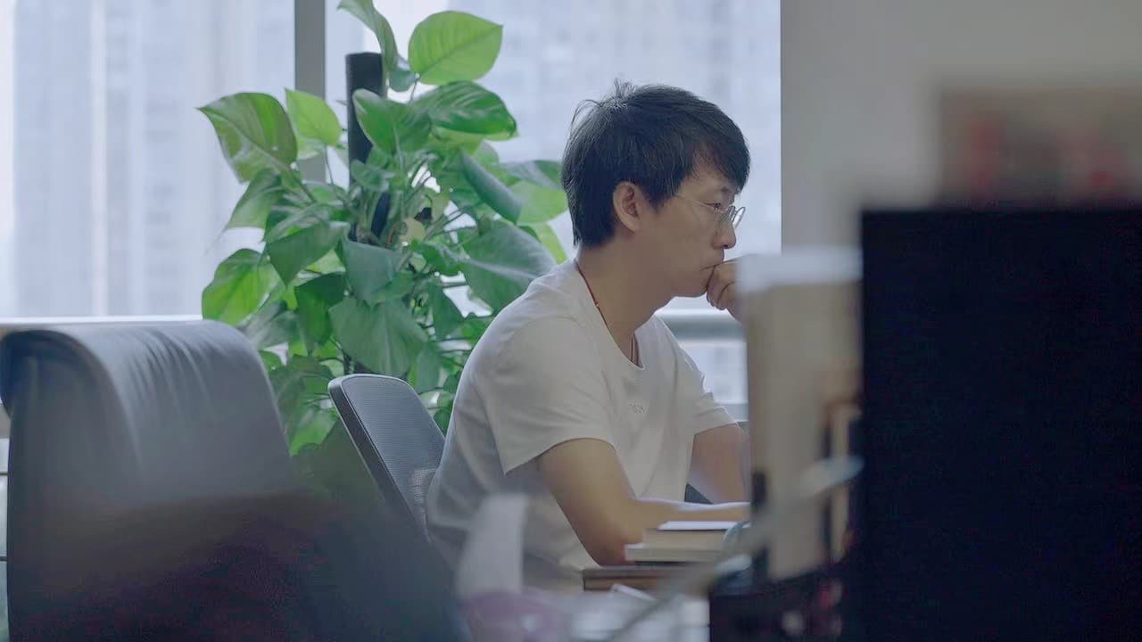 周云峰 Morris 在办公室工作